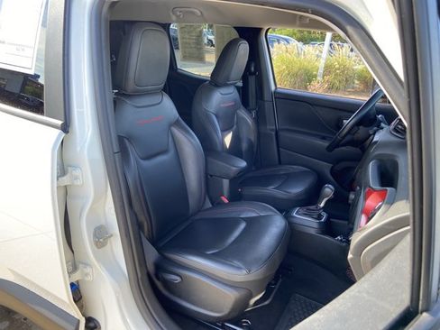 Used 2023 Jeep Renegade Trailhawk w/ Trailhawk Elite Group AWD/4WD image 20