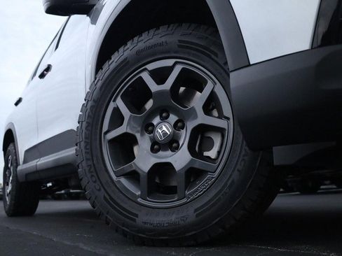 New 2025 Honda Pilot TrailSport image 3