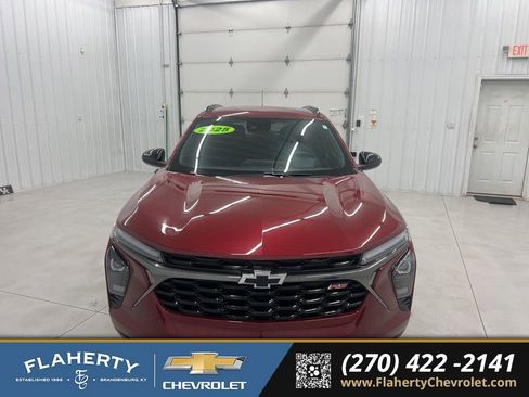 Used 2025 Chevrolet Trax RS image 7