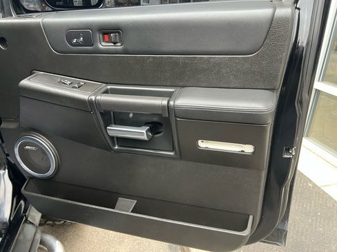 Used 2005 HUMMER H2 w/ Preferred Equipment Group image 21