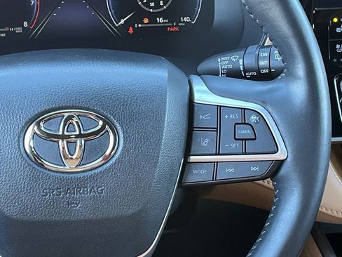 Used 2024 Toyota Highlander Platinum image 14