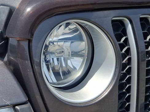 Used 2021 Jeep Gladiator Overland w/ Dual Top Group AWD/4WD image 10