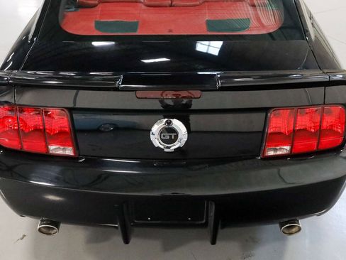 Used 2005 Ford Mustang GT RWD image 16