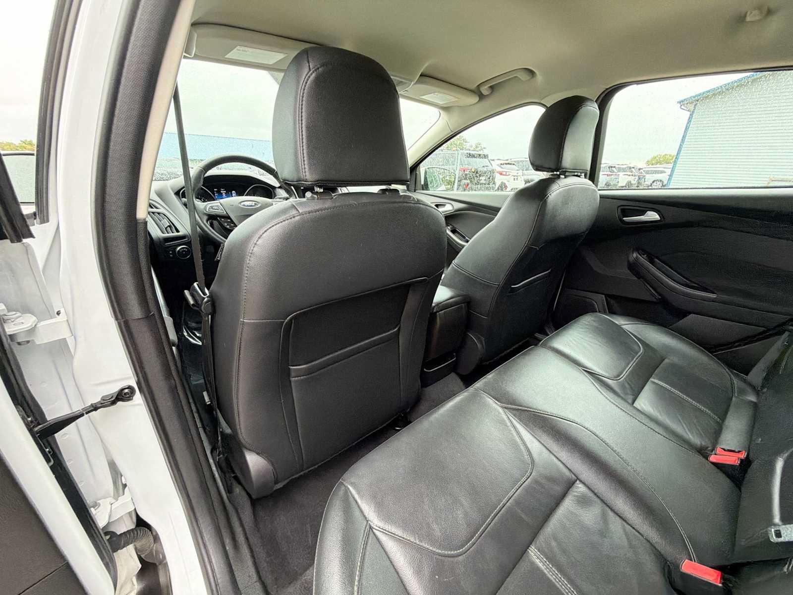 Used 2016 Ford Focus SE w/ Equipment Group 201A FWD image 15