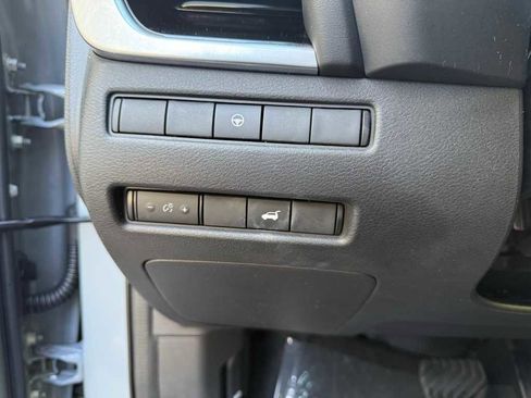 Used 2022 Nissan Rogue SL w/ SL Premium Package image 15