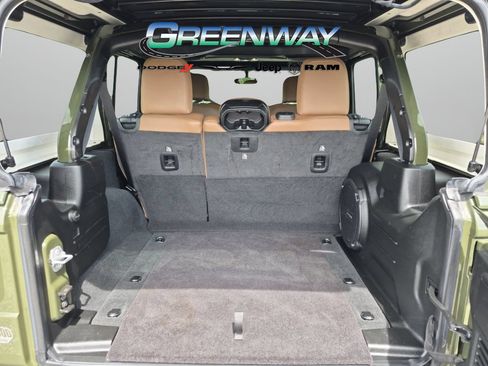 Used 2023 Jeep Wrangler Unlimited Sahara AWD/4WD image 5