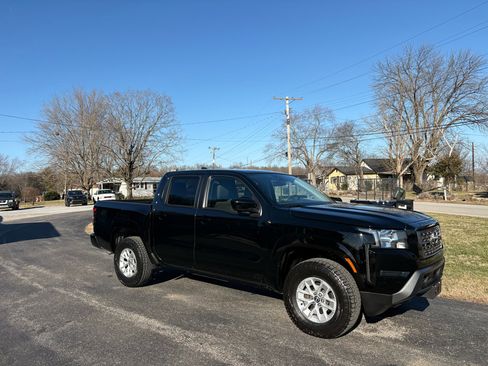 Used 2024 Nissan Frontier SV image 24