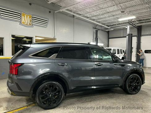 Used 2021 Kia Sorento SX Prestige image 2