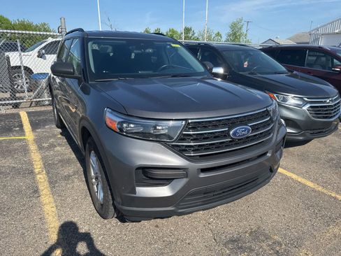 Used 2023 Ford Explorer XLT AWD/4WD image 5