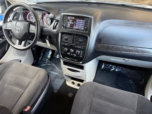 Used 2018 Dodge Grand Caravan SE w/ UConnect Hands-Free Group FWD image 20