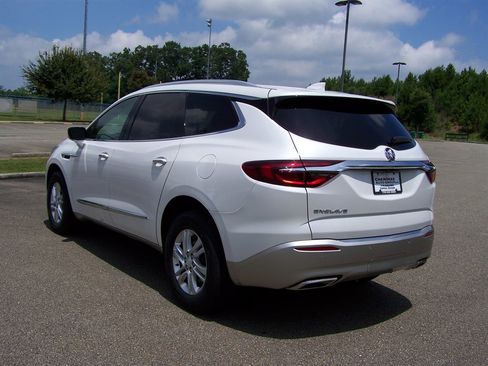 Used 2021 Buick Enclave Essence FWD image 2
