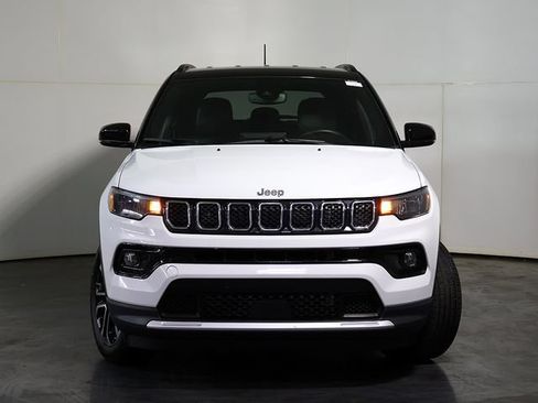 Used 2023 Jeep Compass Limited AWD/4WD image 9