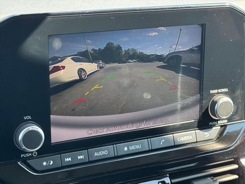 Certified 2024 Nissan Pathfinder SV FWD image 24
