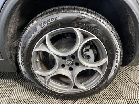 Used 2025 Alfa Romeo Stelvio Sprint w/ Convenience Package image 11