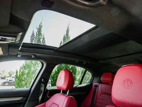 Used 2024 Alfa Romeo Stelvio Veloce image 28