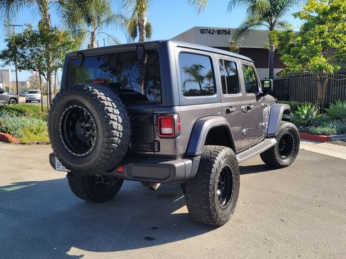 Used 2019 Jeep Wrangler Unlimited Sahara AWD/4WD image 5
