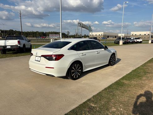 Certified 2024 Honda Civic EX image 6