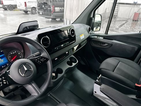 Used 2025 Mercedes-Benz Sprinter 2500 image 22