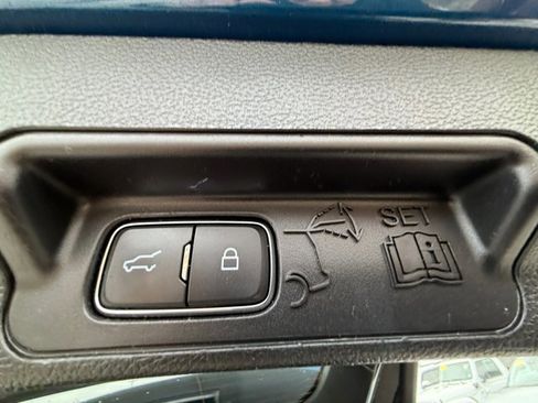 Used 2020 Ford Explorer XLT w/ Comfort Package image 28