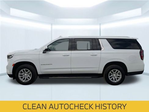 Used 2023 Chevrolet Suburban LT image 2