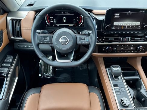 New 2025 Nissan Pathfinder Platinum image 12