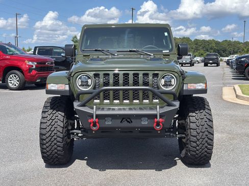 Used 2023 Jeep Gladiator Rubicon w/ Cold Weather Group AWD/4WD image 2