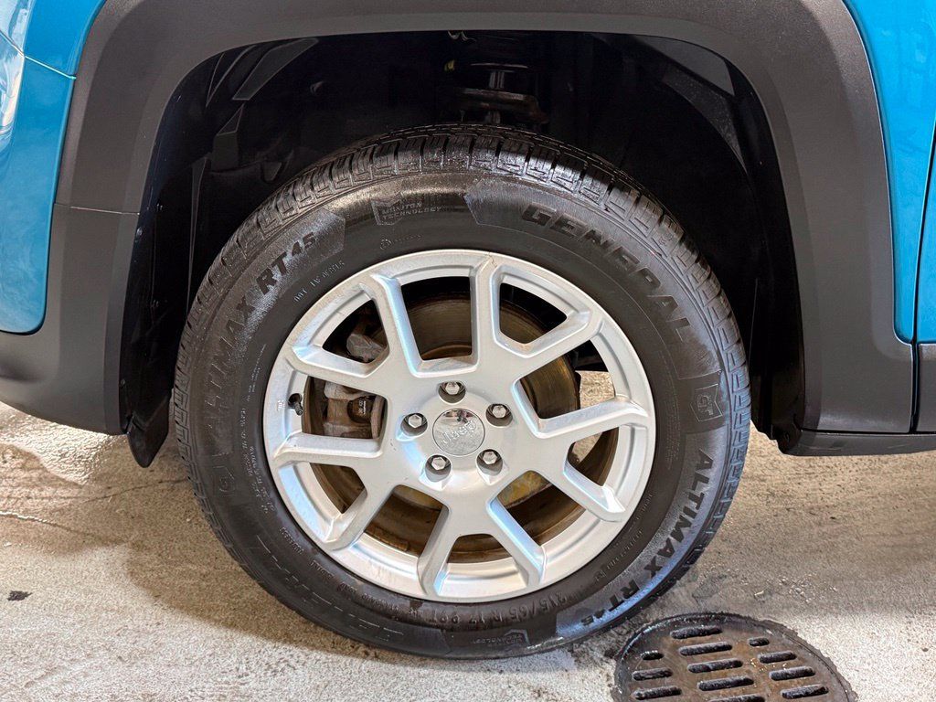 Used 2020 Jeep Renegade Latitude w/ Cold Weather Group AWD/4WD image 36