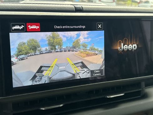 Certified 2024 Jeep Gladiator Rubicon w/ Technology Group AWD/4WD image 18