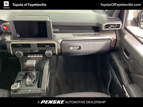 Certified 2025 Toyota Tacoma TRD Off-Road image 17