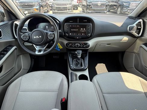 Used 2025 Kia Soul LX FWD image 28