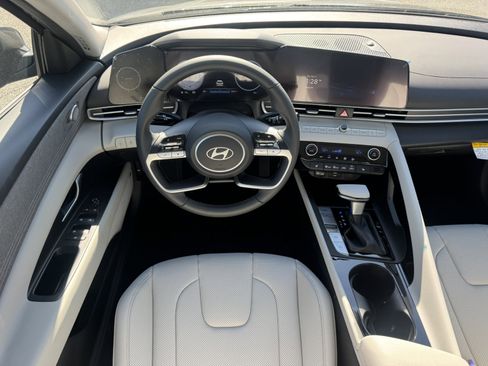New 2025 Hyundai Elantra Limited w/ Cargo Package image 15