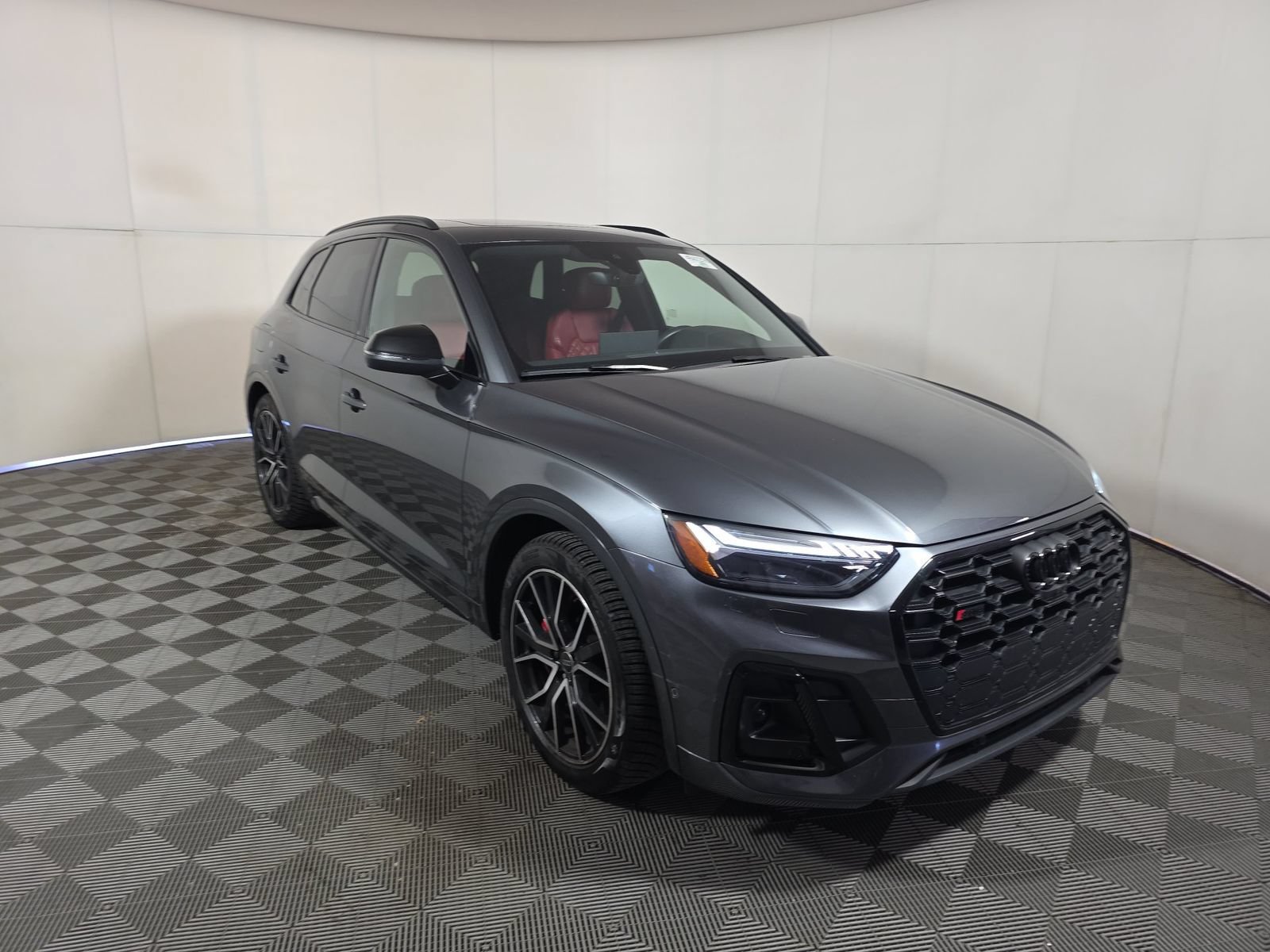 Used 2023 Audi SQ5 Prestige w/ Prestige Package AWD/4WD image 3