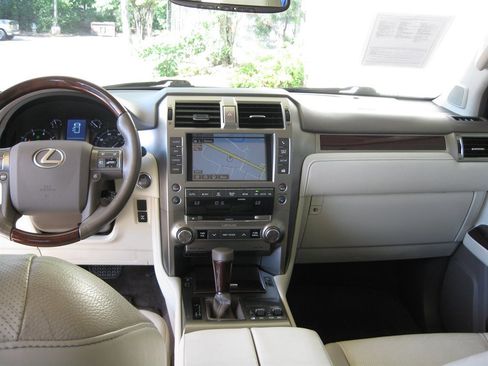 Used 2015 Lexus GX 460 w/ Premium Package AWD/4WD image 32