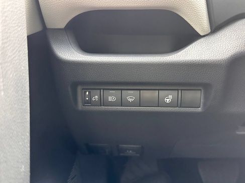 Used 2022 Toyota RAV4 XLE w/ XLE Grade Weather Package AWD/4WD image 31