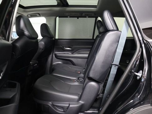 Used 2025 Toyota Grand Highlander XLE FWD image 11