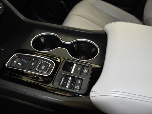 Used 2025 Honda Pilot Touring image 32
