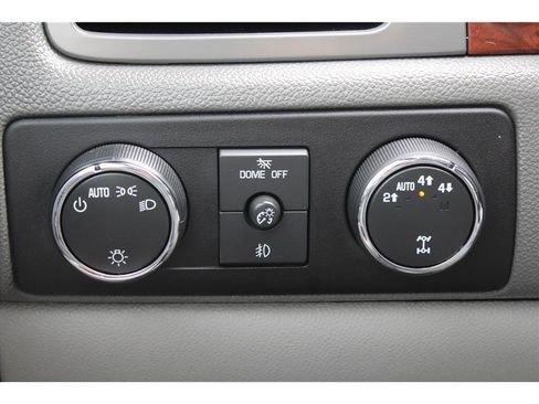 Used 2008 Chevrolet Avalanche LTZ w/ LTZ Preferred Equipment Group AWD/4WD image 16