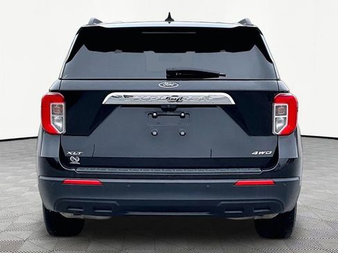 Used 2023 Ford Explorer XLT image 5