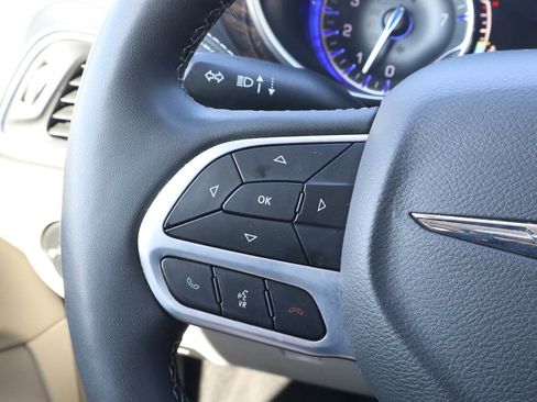 Used 2024 Chrysler Pacifica Limited FWD image 31