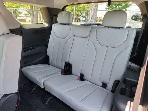 Used 2022 Hyundai Palisade SEL w/ 8P Bench Seat Package AWD/4WD image 11