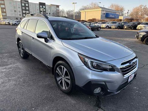 Used 2018 Subaru Outback 2.5i Limited image 4