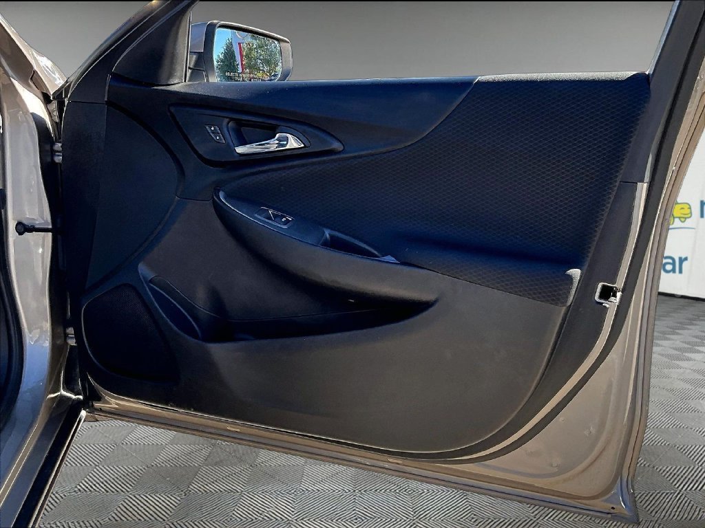 Used 2025 Chevrolet Malibu LT FWD image 12
