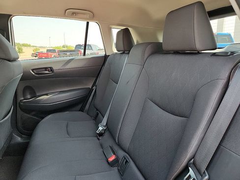 Used 2023 Toyota Corolla Cross LE FWD image 5