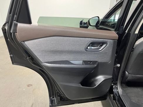 Used 2023 Nissan Rogue SV AWD/4WD image 19
