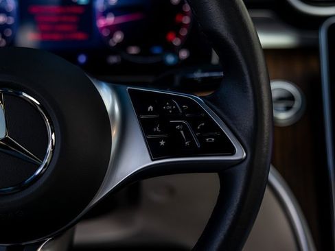 Used 2025 Mercedes-Benz C 300 4MATIC Sedan image 43