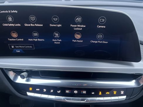 Used 2025 Cadillac Lyriq Luxury image 27