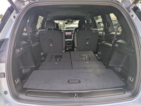 New 2025 Jeep Grand Cherokee L Limited w/ Black Appearance Package AWD/4WD image 11
