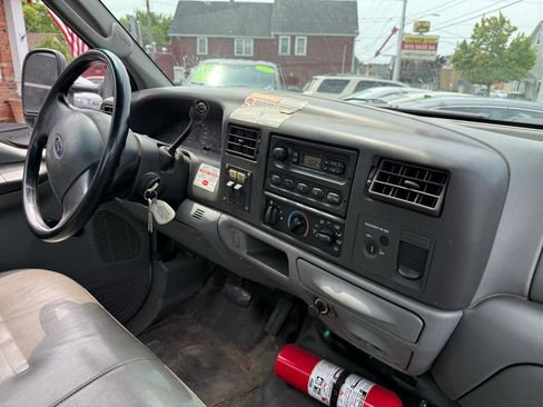 Used 2003 Ford F550 2WD Regular Cab Super Duty image 19