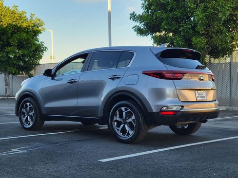 Used 2021 Kia Sportage LX image 2