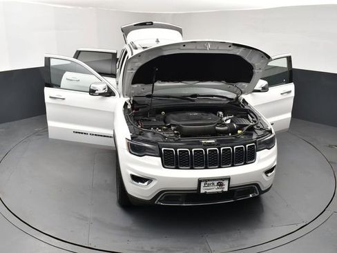 Used 2017 Jeep Grand Cherokee Limited w/ Luxury Group II image 25